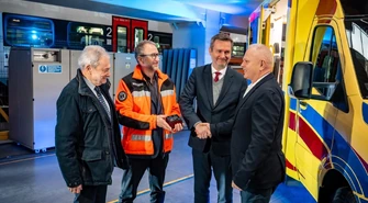 150 lat odpowiedzialności. NEWAG przekazuje nową karetkę