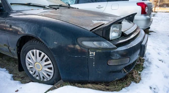 Bełchatów usuwa porzucone wraki samochodowe