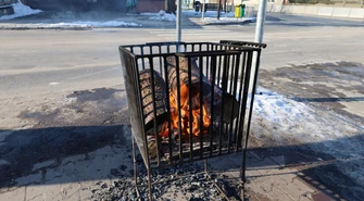 Sulejów ogrzewa mieszkańców i przejezdnych. Na ulicach stanęły koksowniki