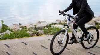 Rower elektryczny do codziennych dojazdów – czy to się opłaca?