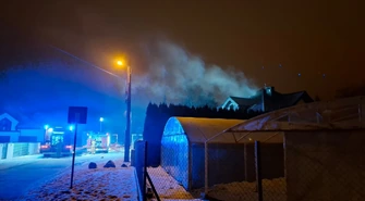 Pożar przy ul. Bursztynowej w Piotrkowie Trybunalskim. Spłonęła elewacja i część dachu