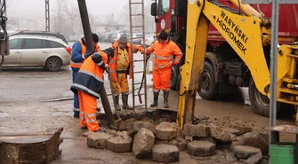 Pękła rura na Targowej. Duża awaria w Piotrkowie