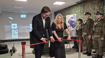 Nowoczesna wirtualna strzelnica otwarta w IV LO w Piotrkowie Trybunalskim