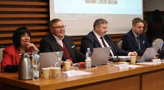 Ile zarabiają nauczyciele w Piotrkowie? XXXI sesja Rady Miasta [Na żywo]