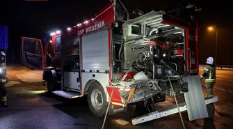 TIR nie wyhamował i uderzył w strażaków. Znów groźnie na A1