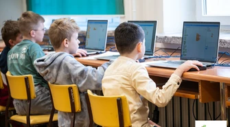 Setki nowych tabletów i laptopów trafiły do szkół