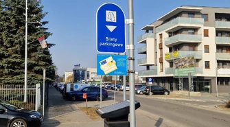 Bezpłatne 30 minut parkowania. Kto zyskał, kto stracił?