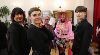 Młodzi artyści w akcji. Wernisaż wystawy "Barwy Piękna" [Zdjęcia]