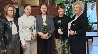 Uczennice piotrkowskiej „Piątki” laureatkami konkursu z języka polskiego