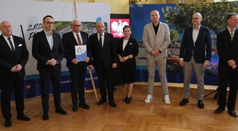 W obecności ministra podpisali umowę na budowę mieszkań 