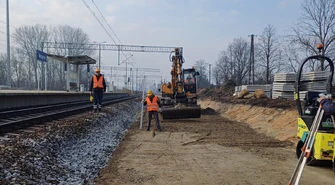 Budowa dodatkowego toru na stacji Rozprza zwiększy przepustowość linii