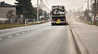 Po zimie rozpoczęto sprzątanie dróg wojewódzkich w Łódzkiem