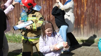 Parafianie nie zawiedli-  wiadra wody, wielka bitwa i mnóstwo dobrej zabawy!