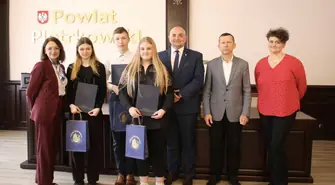 Stypendia Starosty Powiatu Piotrkowskiego dla najwybitniejszych uczniów przyznane
