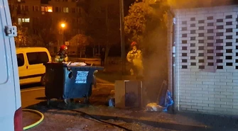 Pożar wiaty śmietnikowej między blokami 