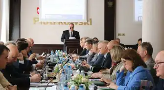 Powiat inwestuje w drogi i wzmacnia współpracę z gminami