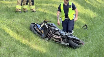 Motocyklista ranny w wypadku na DW742. Droga między Przygłowem a Łęcznem zablokowana