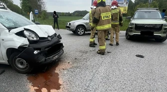 Zderzenie Jaecoo, Fiata i Toyoty w Kawęczynie. Chińskie auto samo wezwało pomoc
