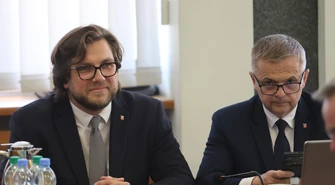 Prezydent z wotum zaufania i absolutorium. Sesja Rady Miasta Piotrkowa na żywo