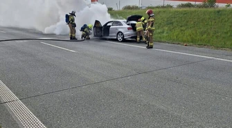 Audi spłonęło na trasie S8. Interweniowali strażacy