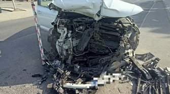 Czołowe zderzenie na DK91 pod Piotrkowem. Dwie osoby trafiły do szpitala