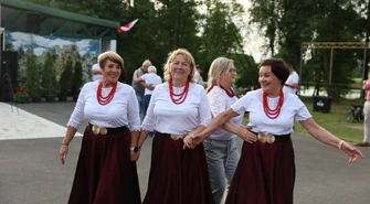 Folklor znalazł wszystkich. Mieszkańcy gminy i okolic bawili się podczas V Rodzinnego Pikniku w Mzurkach