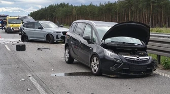 Karambol na autostradzie A1. Jedna osoba została ranna podczas udzielania pomocy