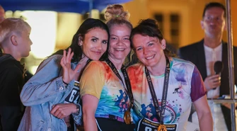 Jubileuszowy Nocny Półmaraton Piotrkowski. Na starcie ponad 800 biegaczy z całego kraju ZDJĘCIA