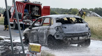 Citroen stanął w płomieniach. Auto doszczętnie spłonęło