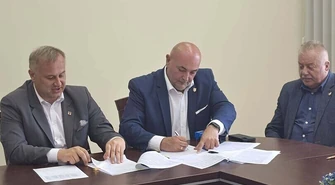Powiat piotrkowski z kolejnym dofinansowaniem. Będą pieniądze na drogę, sprzęt i projekty w sołectwach
