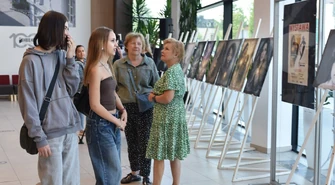 Dwa spojrzenia na emocje. W Mediatece otwarto nową wystawę fotografii