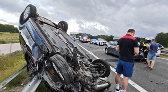 Zderzenie czterech samochodów na S8 pod Piotrkowem. Trójka dzieci w szpitalu