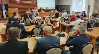 Nadzwyczajna sesja Rady Miasta w Piotrkowie. Problemy z nowym systemem głosowania
