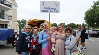 „Człowiek kończy zmęczony, ale za rok znów tęskni”. Ponad 670 pielgrzymów ruszyło z Piotrkowa na Jasną Górę
