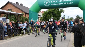Sport, pamięć i historia. Blisko 200 osób wzięło udział w VI Rodzinnym Rajdzie Rowerowym i Łazowskim Biegu Przełajowym