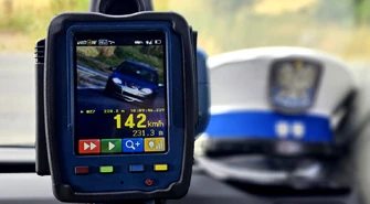 142 km/h w zabudowanym. 32-letni kierowca Saaba musi słono zapłacić