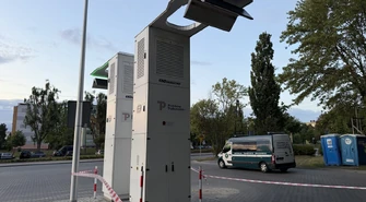 30-latek porażony prądem na stacji ładowania autobusów w Piotrkowie. Trafił do szpitala
