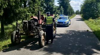 Uciekał przed policją... ciągnikiem rolniczym. Był mocno pijany, bez prawa jazdy, a traktor nie był zarejestrowany