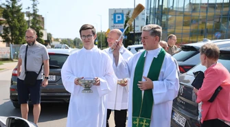 Święcenie pojazdów w parafii Królowej Pokoju