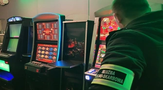 Nielegalny hazard zlikwidowany w Piotrkowie. KAS zabezpieczyła automaty i gotówkę