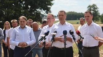 Politycy PiS spotkali się z rolnikami w Szydłowie-Kolonii. Czarnek: „Tu i teraz trzeba interweniować”