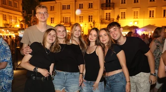 Kolejna potańcówka na piotrkowskim Rynku. Mieszkańcy znów ruszyli na parkiet ZDJĘCIA