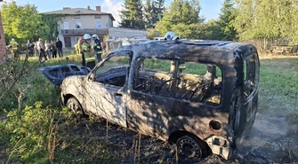 Renault spłonęło doszczętnie, palił się też Mercedes. Wszystko wskazuje na podpalenie