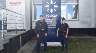 Policjanci uratowali mężczyznę przed nadjeżdżającym pociągiem [FILM]