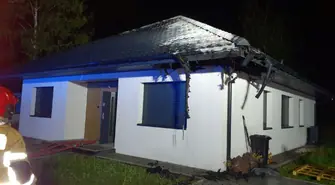 Dom płonął po uderzeniu pioruna na Jutrzenki w Piotrkowie