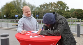 Ruch Obrony Granic zbiera podpisy w Piotrkowie. Chodzi o ustawę „Stop Banderyzmowi”
