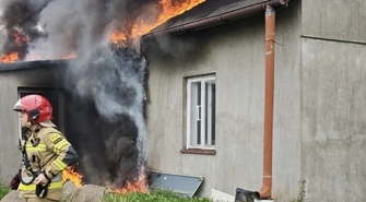Tragiczny finał pożaru domu w Rakowie Dużym. Nie żyje mężczyzna