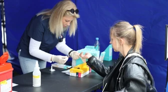 Piotrkowianie badali się i bawili. Piknik Zdrowia w parku