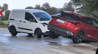 Dwie osoby w szpitalu po zderzeniu Forda z chińskim SUV-em