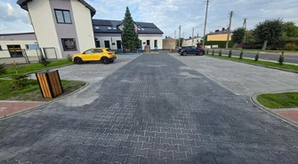 Teren przy Urzędzie Miejskim w Kamieńsku zmienił się nie do poznania